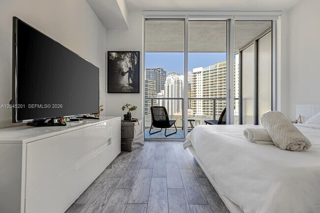 Foto del edificio - 1300 Brickell Bay Dr