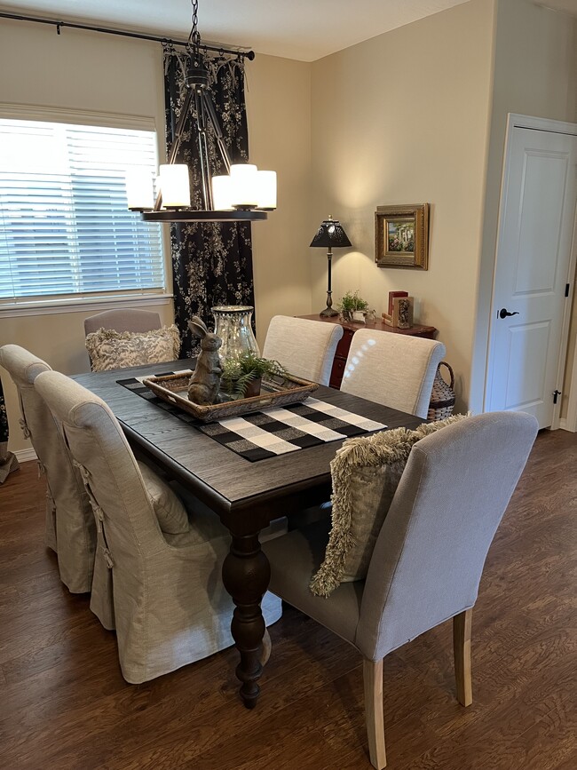 Dining room - 1148 W Grove Way