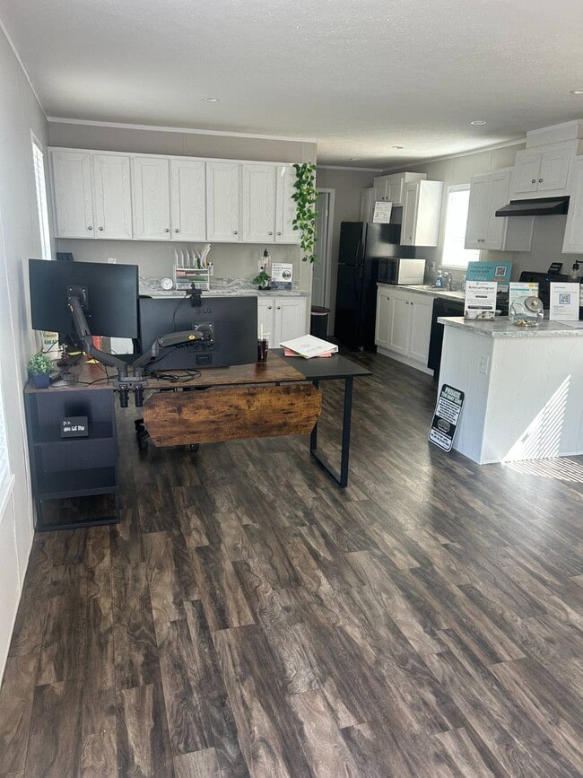 Building Photo - 16 Parkview Dr