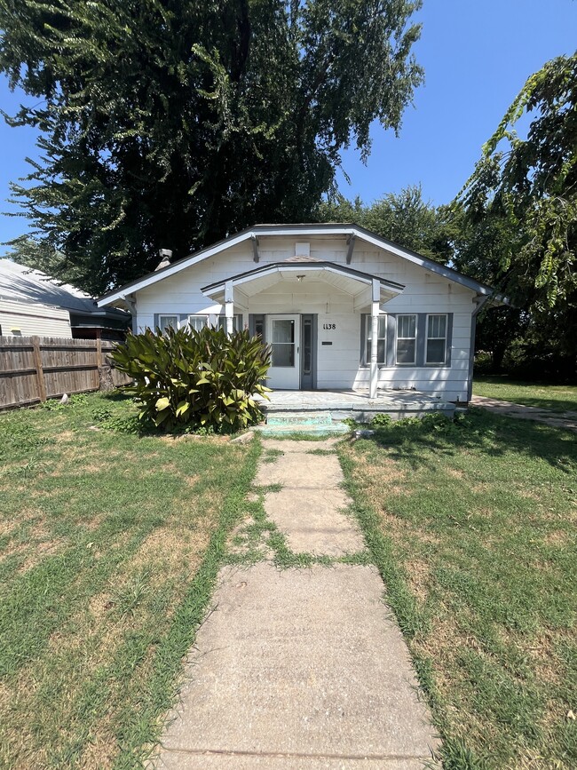 Building Photo - 1138 N Lottie Ave