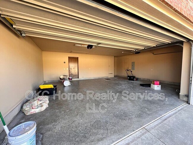 Building Photo - 13204 SW 2nd Terrace