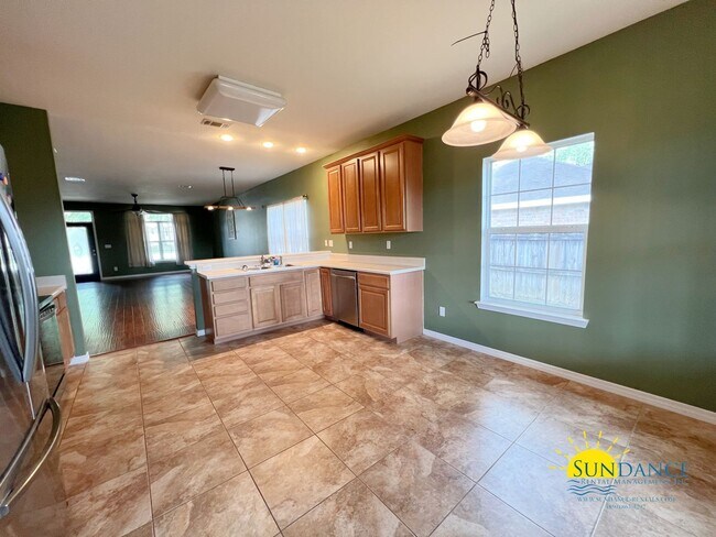 Building Photo - Pet Friendly Crestview Home with Solar!
