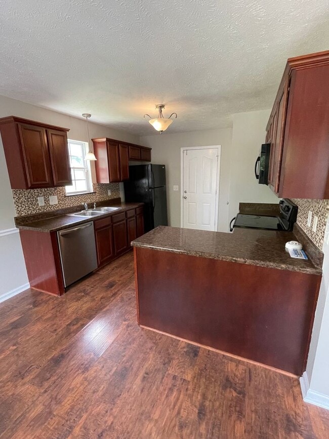 Photo - 617 Niagra Ln House