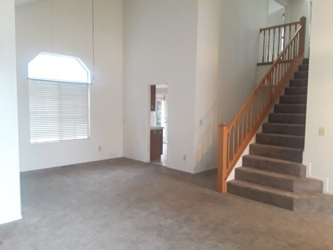 Building Photo - Southwest home walking distance to Bartley...
