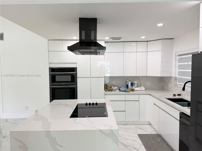 Foto del edificio - 921 SW 112th Ave
