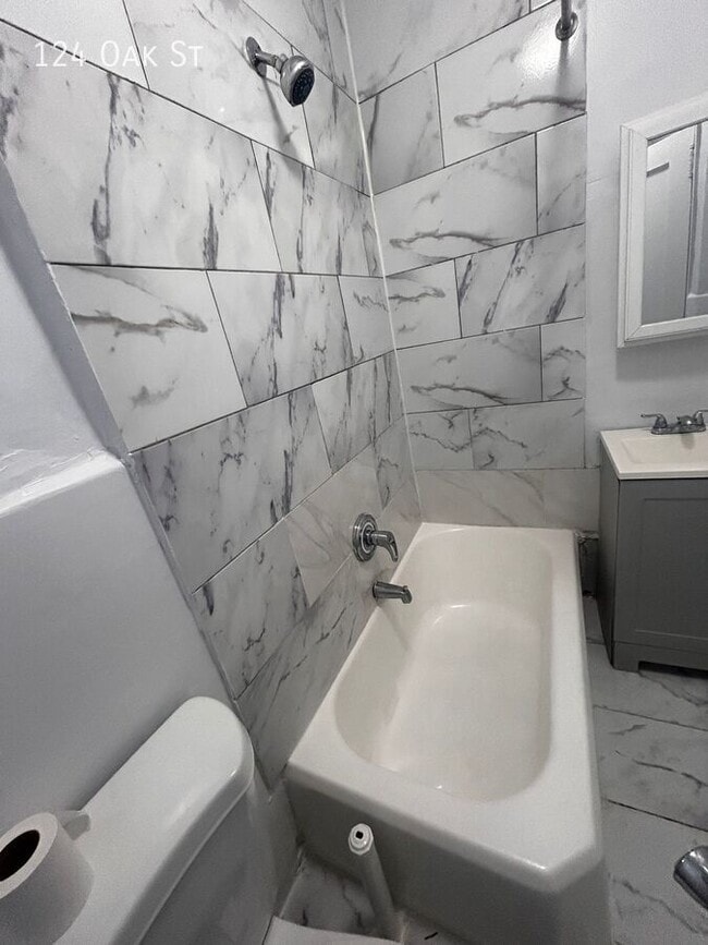 Photo - 124 Oak St Apartment