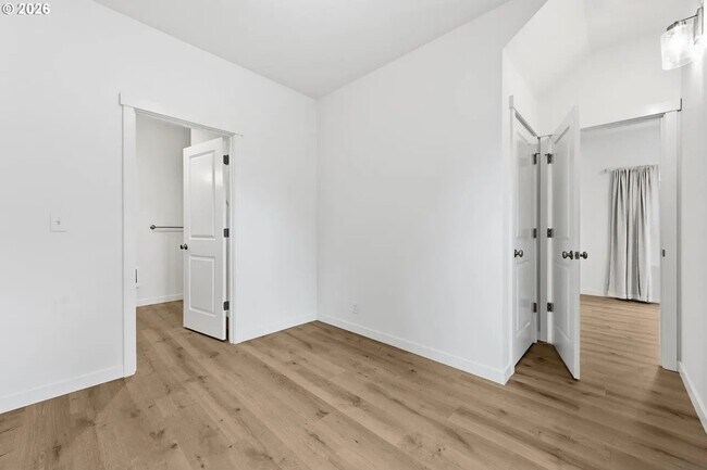 Foto del edificio - 5592 Burnett Ave