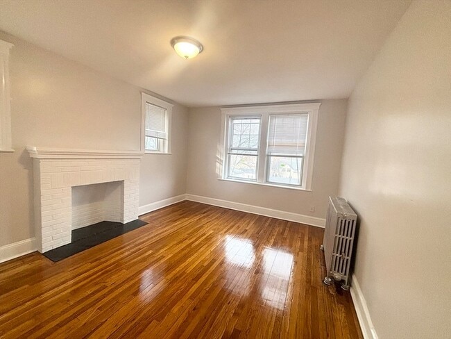 Building Photo - 2 Webster St