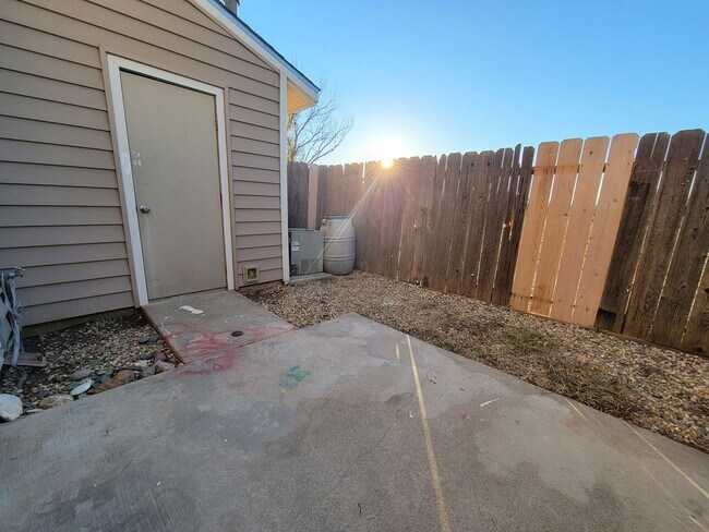Building Photo - 2 Story Condo in Corning - Richfield Garde...
