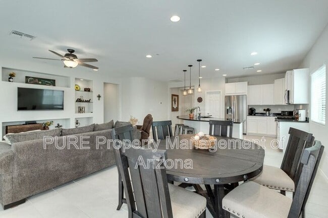 Building Photo - 3602 N Barrington Dr