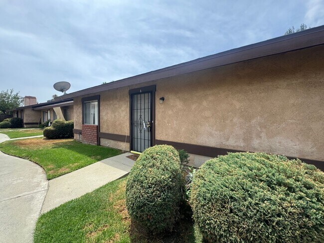 Building Photo - 533 Montecito Ave