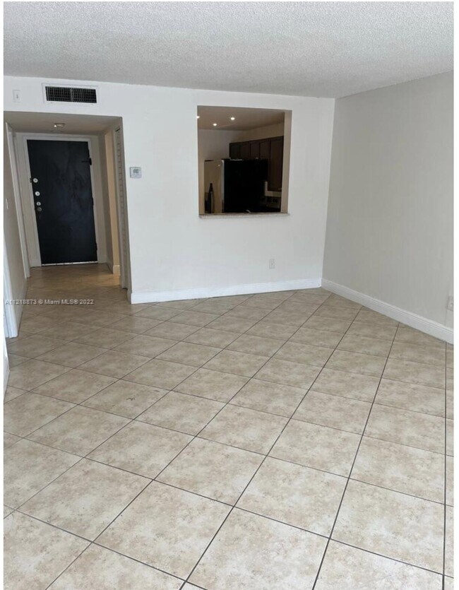 Foto del edificio - 484 NW 165th St