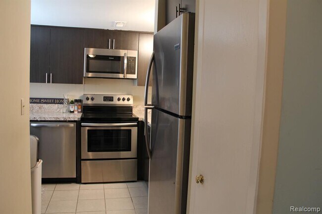 Foto del edificio - 325 Briarcrest Dr