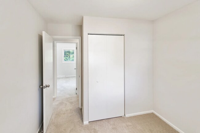Foto del edificio - 4 Bedroom/2 Bath Libertyville