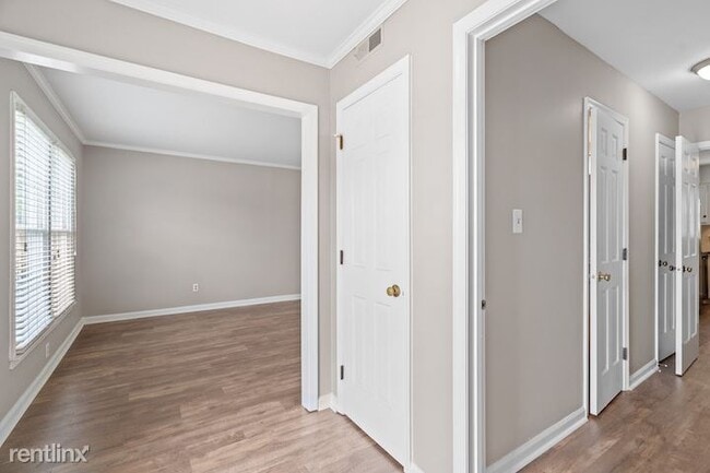 Building Photo - 3 br, 2.5 bath House - 4827 Tower Rd Apt B
