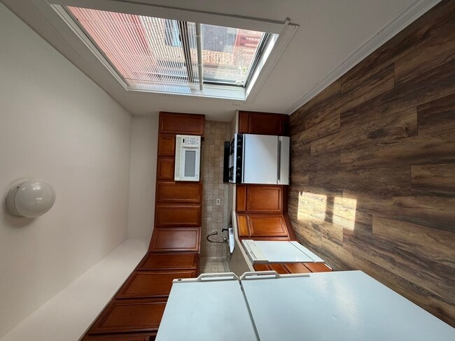 Building Photo - 3722 N Sheffield Ave