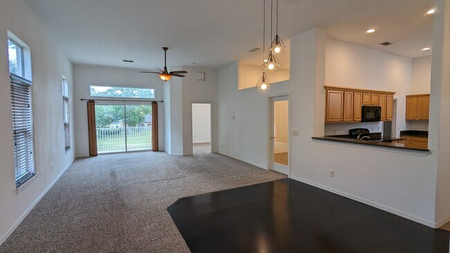 Building Photo - 142 Devon Cir
