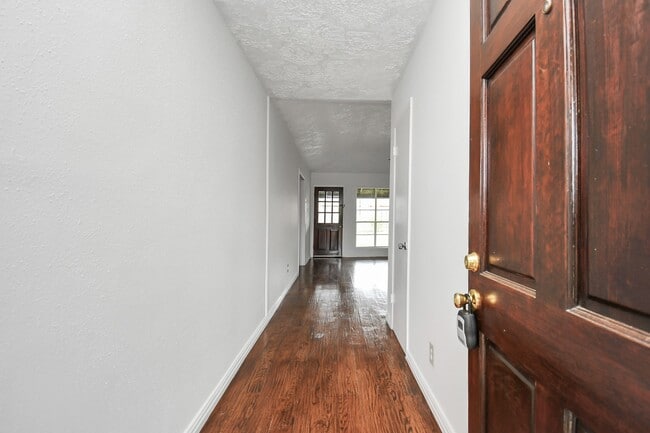 Building Photo - 10131 Kent Towne Ln