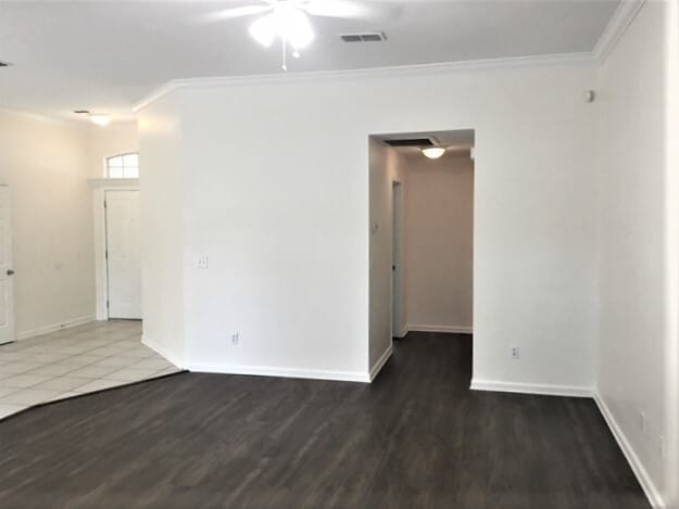 Foto del edificio - 121 Nottingham Dr E