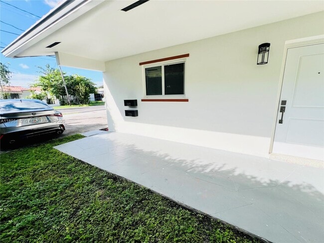 Foto del edificio - 2827 SW 24th St