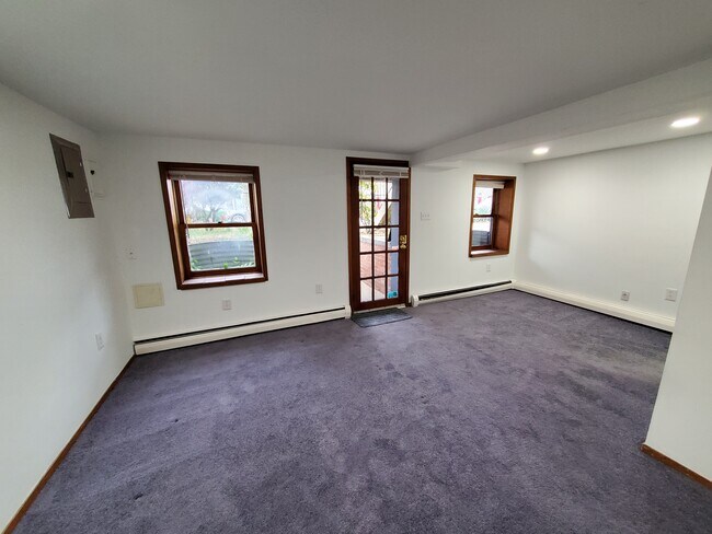 Living room - 912 Independence Ave SE