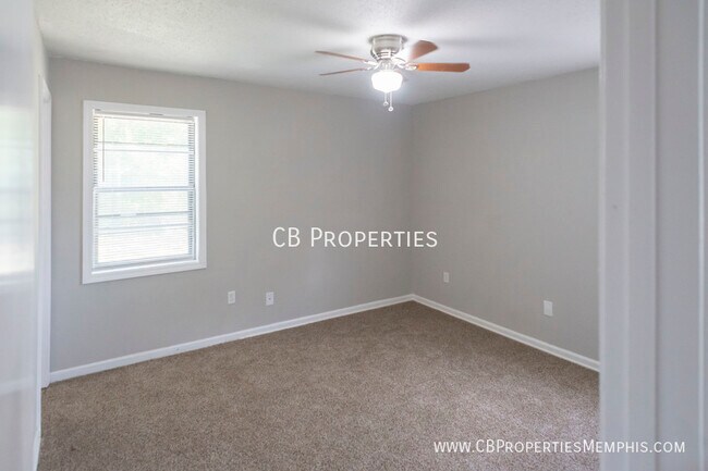 Foto del edificio - 5077 Holly Ridge Dr