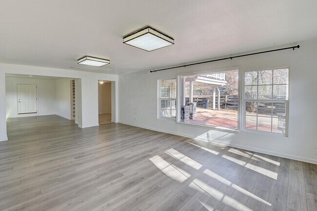Foto del edificio - 4733 Morris Ave