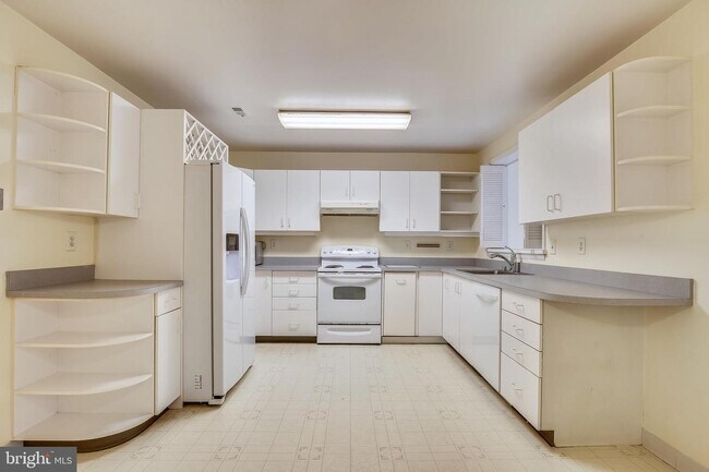 Foto del edificio - 1681 S Hayes St