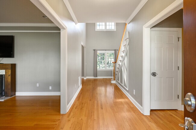 Building Photo - 4878 Long Island Dr NE