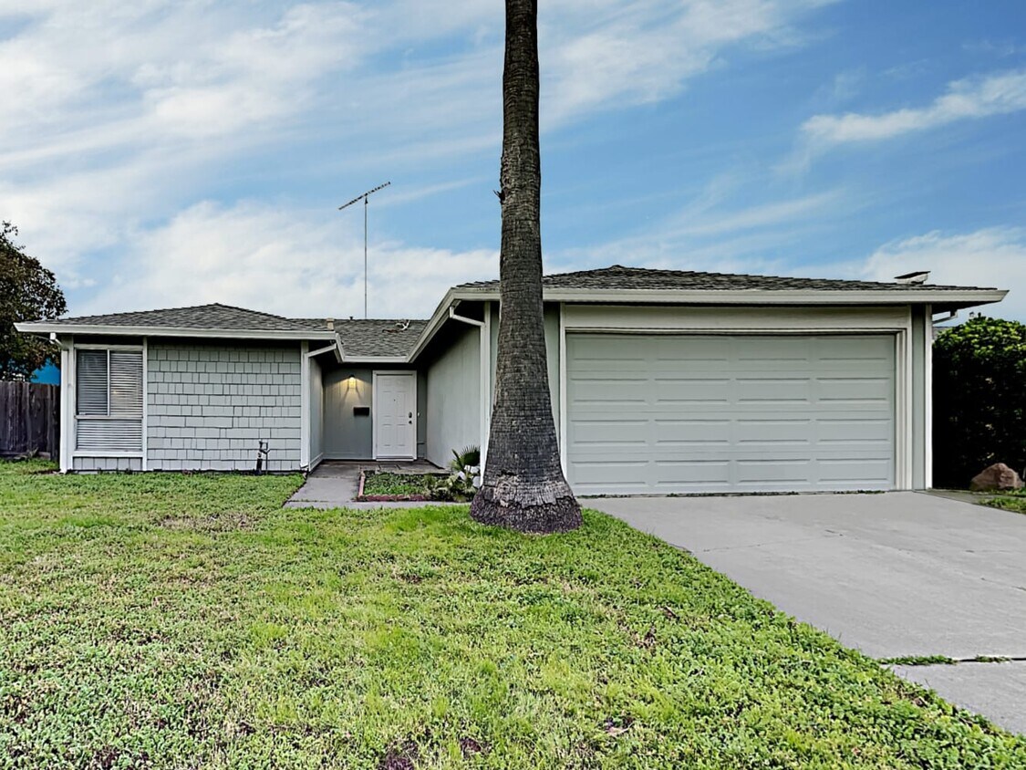 Primary Photo - 5821 Longs Peak Pl
