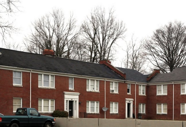 Several Units Available! Lovely 2 bedroom 1 bath classic style apartment - Several Units Available! Lovely 2 bedroom 1 bath classic style apartment