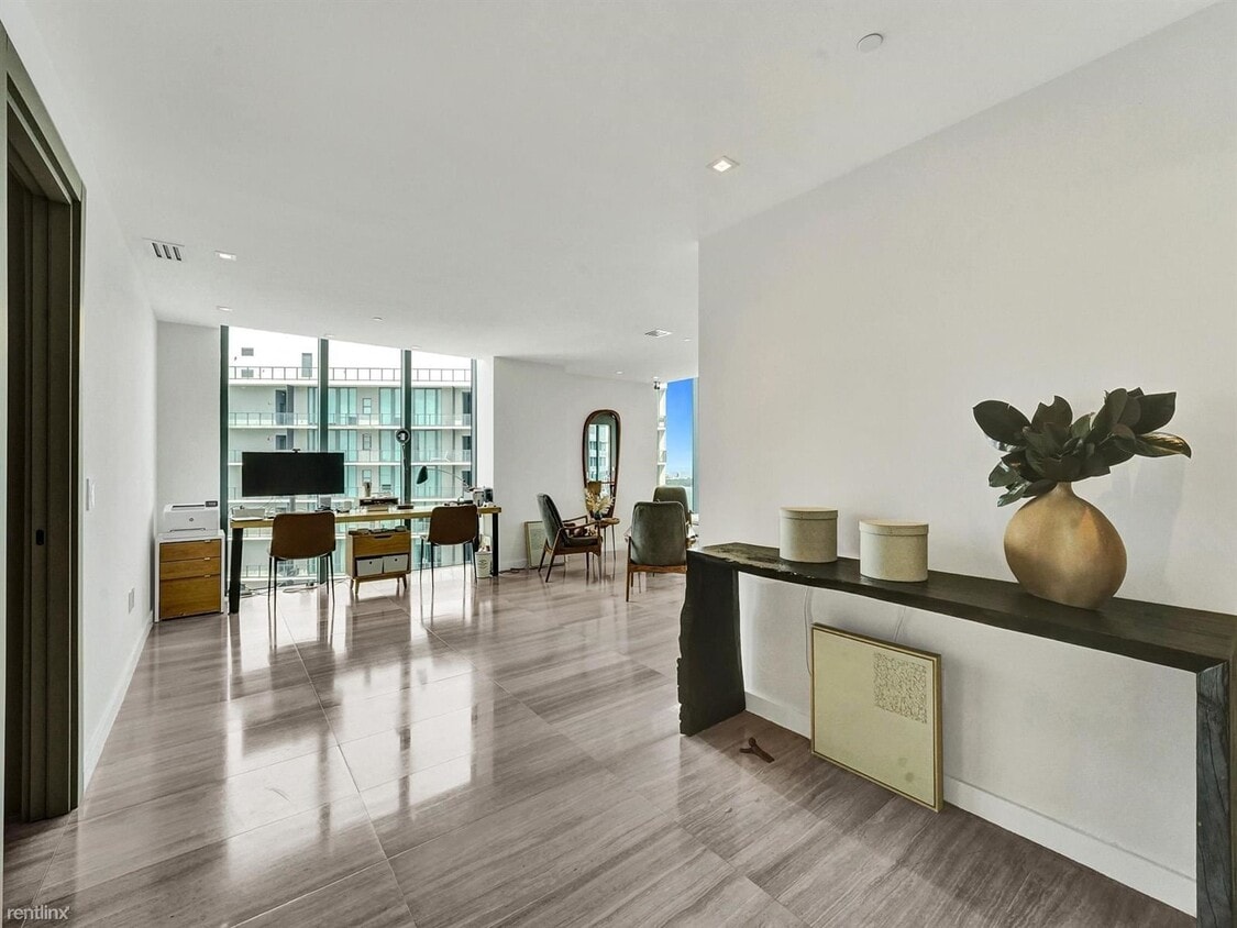 Primary Photo - 4 br, 4.5 bath Condo - 650 NE 32nd St # UP...