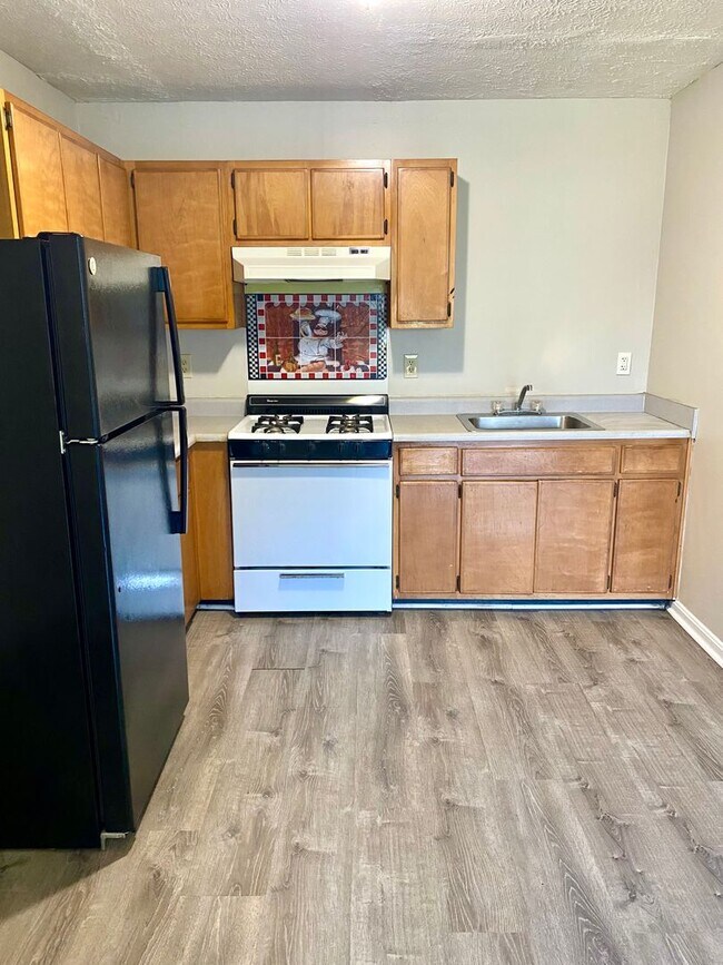 Foto del edificio - Remodeled 3 bedroom apartment in Portland - Section 8 accepted