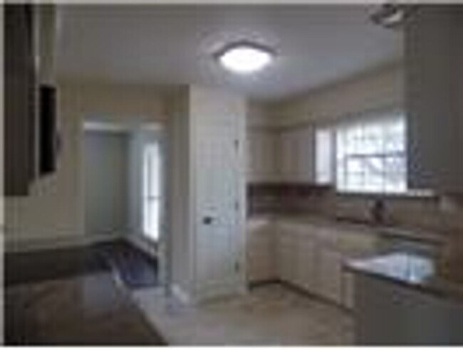 Building Photo - 4037 Leon Dr