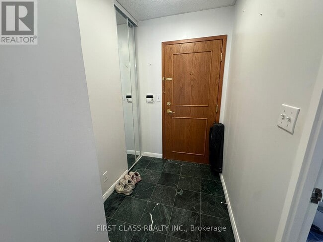 Building Photo - 18 Lee Centre Dr