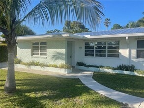 Building Photo - 885 NW River Shores Blvd