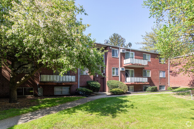 Foto del edificio - Forest Glen Condominiums