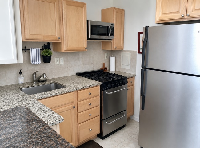 Kitchen with granite counter tops - 2939 Van Ness St NW