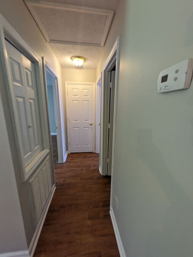 Building Photo - 2BD/1BA Unit in HIckory