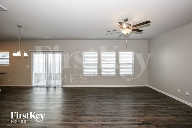 Foto del edificio - 7607 Wallace Farm Ln