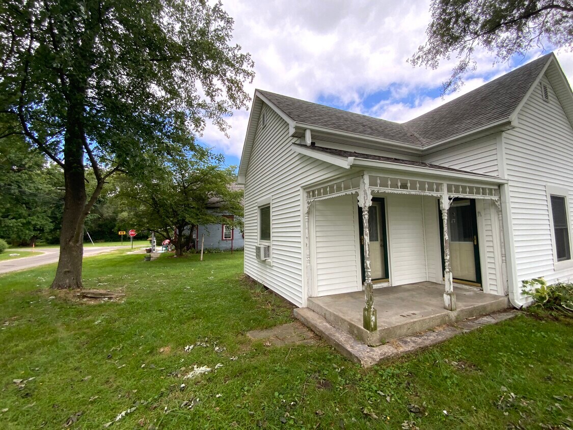 11 N Charlesworth Ave, Bismarck, IL 61814 House Rental in Bismarck