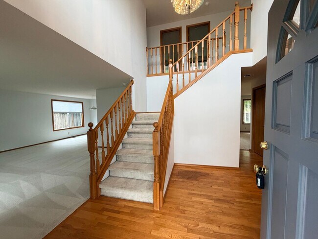 Foto del edificio - Wonderful 4 bedroom in desirable Hillsboro neighborhood.