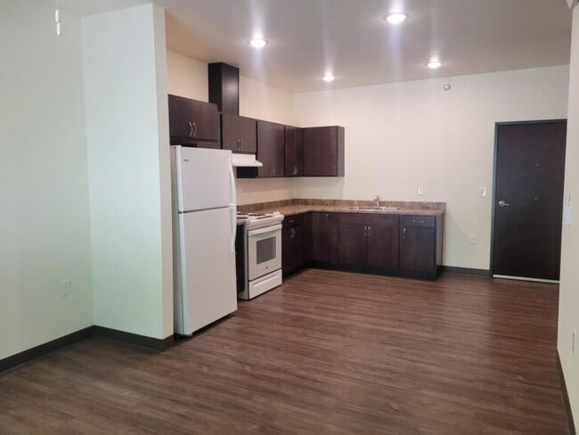 Building Photo - 749 Streeter Dr