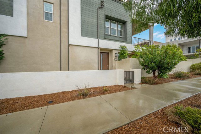 Building Photo - 229 Chorus