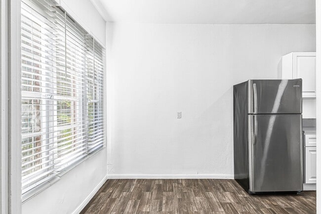 Building Photo - 1503 S Shenandoah St