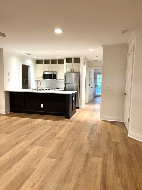 Building Photo - 317 W Taylor St