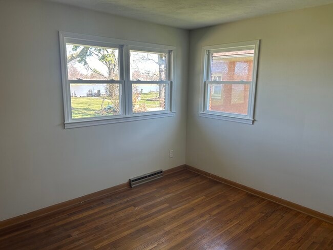 Building Photo - 1876 Riviera Dr