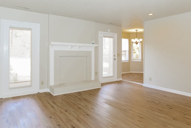 Building Photo - 387 Ita Ann Ln