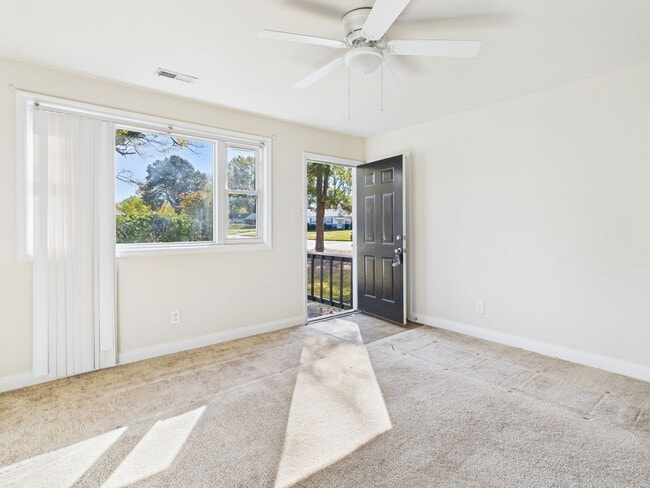 Foto del edificio - 2102 Brockway Ln