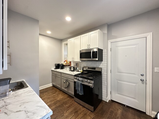 Foto del edificio - 6257 N Lakewood Ave